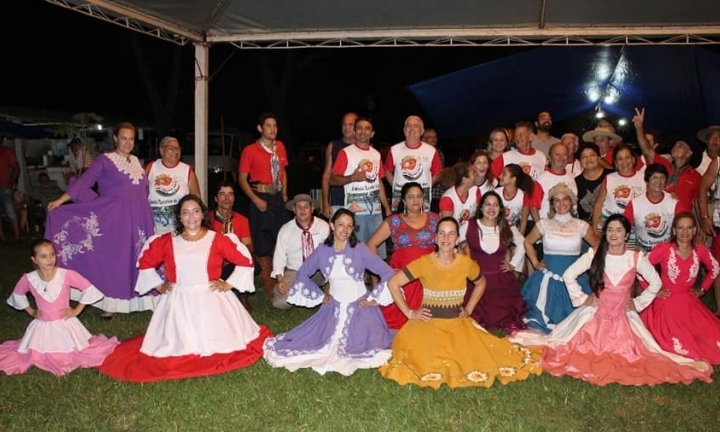 Camping recebe Arraiá da Caipirada com encontro de Kombis e Motorhomes
