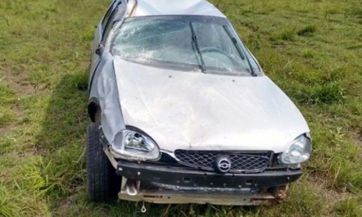 Mãe e filho ficam feridos após capotamento em rodovia