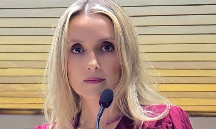 Carla Flores exige ação imediata na saúde pública e menos desculpas
