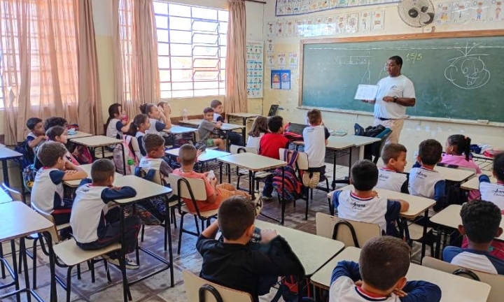 Histórias em quadrinhos é tema de palestra na escola municipal Orlando Cortez
