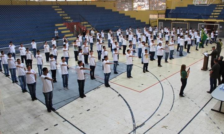 Dispensados do Serviço Militar participam de solenidade no Kim Negrão