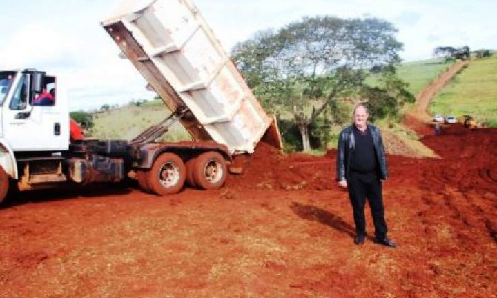 Prefeitura de Cerqueira César faz parceria para obras na zona rural