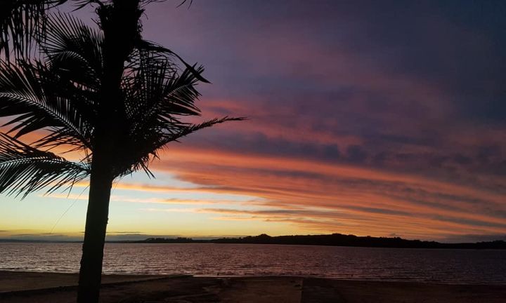 Pôr do sol proporciona espetáculo de cores no céu de Avaré