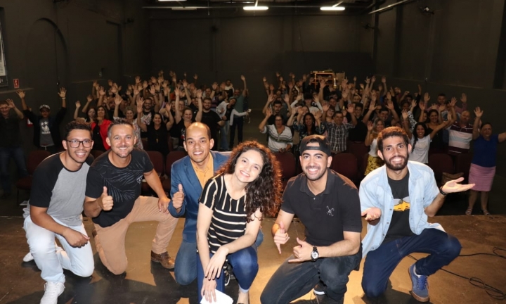 Humoristas do grupo Comediando ministrarão aulas de Stand Up em Avaré