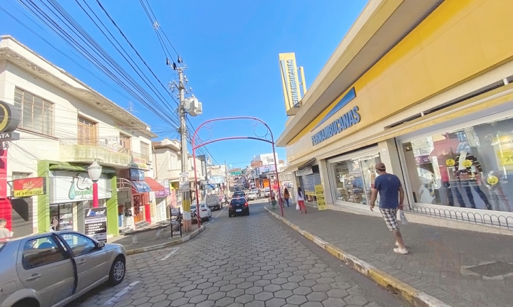 Mulher é presa após furtar estabelecimentos comerciais em Avaré