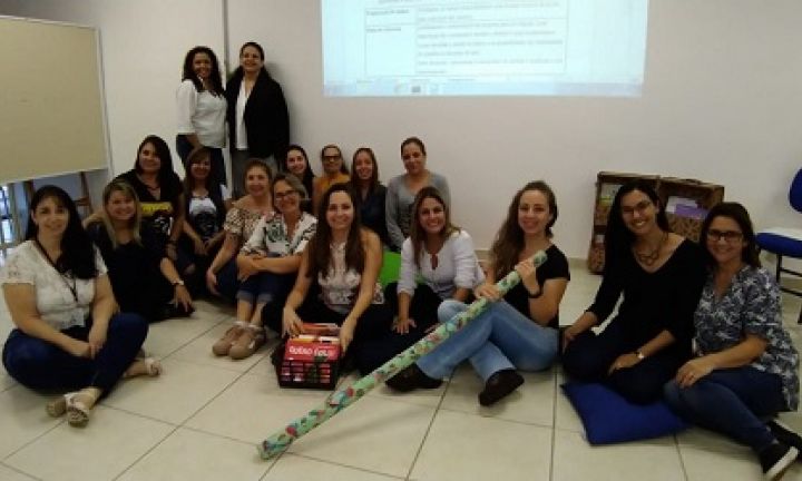 Comissão visita projeto de leitura para bebês em Sorocaba