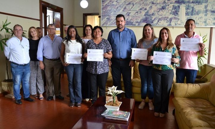 Conselheiros tutelares são empossados em cerimônia no Paço Municipal