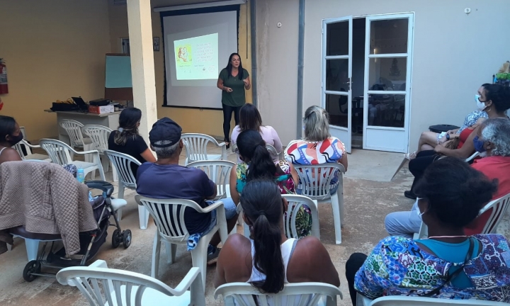 CRAS promove palestra sobre nova abordagem em educação