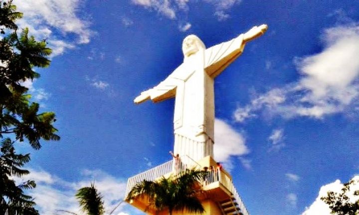 As réplicas do Cristo Redentor pelo Brasil e exterior