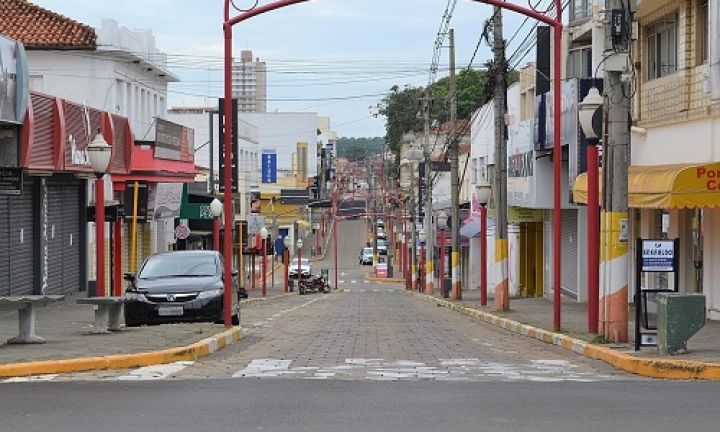 Novo decreto prevê fechamento do comércio local até 22 de abril