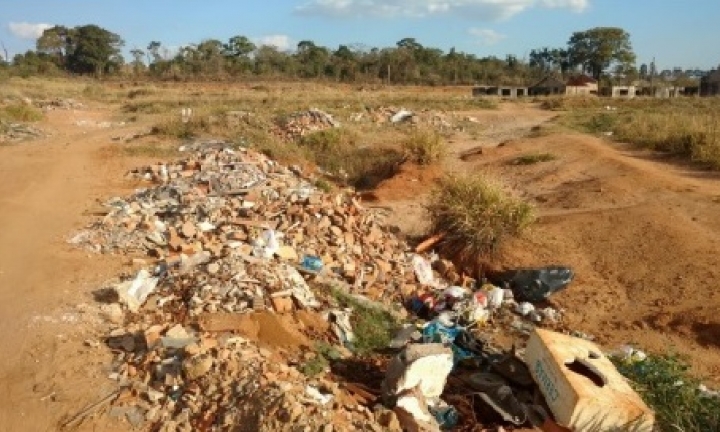 Descarte irregular de lixo doméstico pode gerar multa, alerta o Meio Ambiente