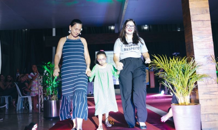 Indústria têxtil Lunelli apoia desfile de moda inclusiva em Avaré