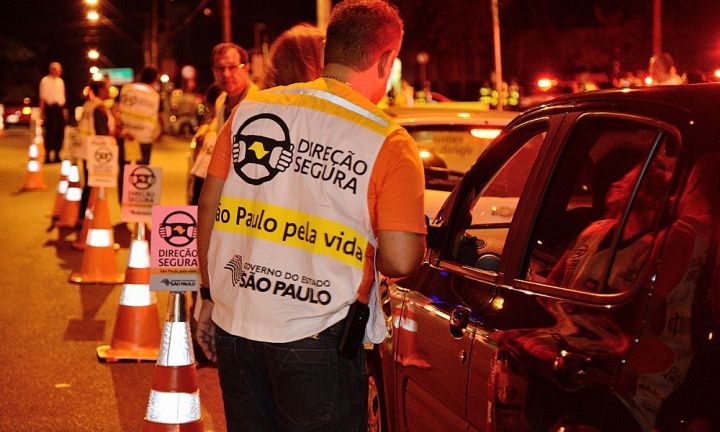 Programa Direção Segura autua 20 motoristas em Avaré