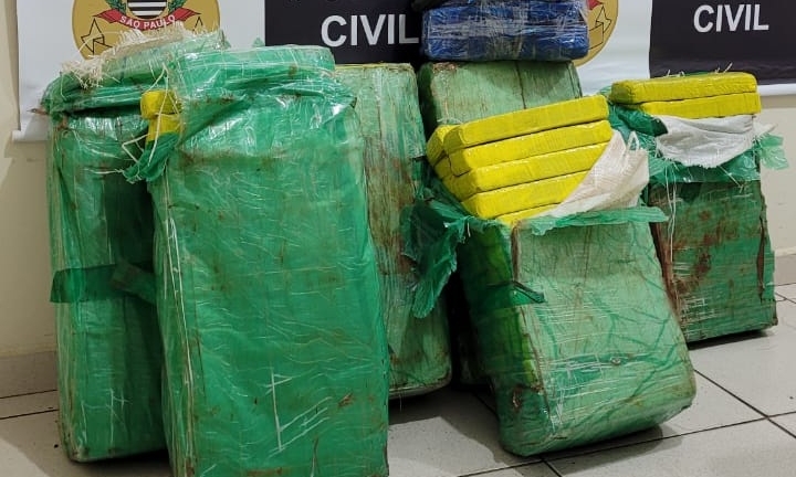 DISE de Avaré prende dupla que transportava 170 tijolos de maconha