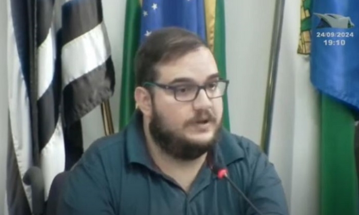 Advogado usa Tribuna da Câmara para defender professores