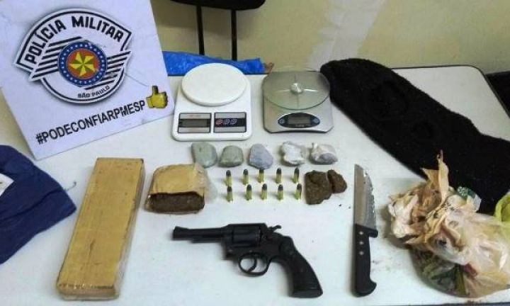 Homens são presos com drogas e arma no Jardim Tropical