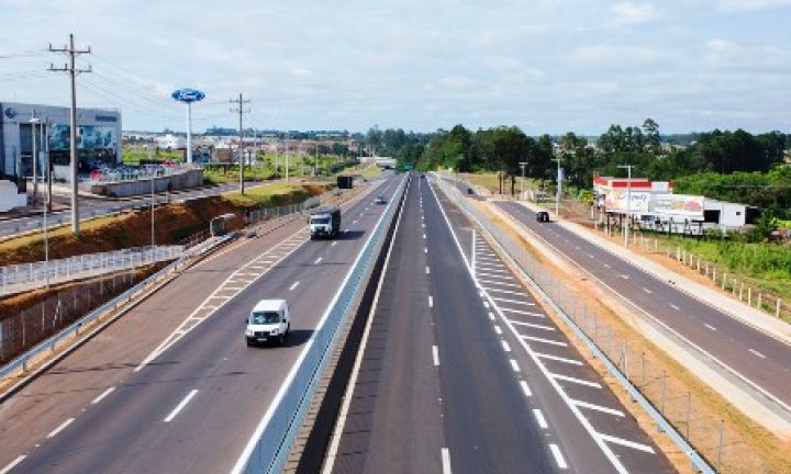 Ano Novo: 44 mil veículos devem trafegar na SP-255