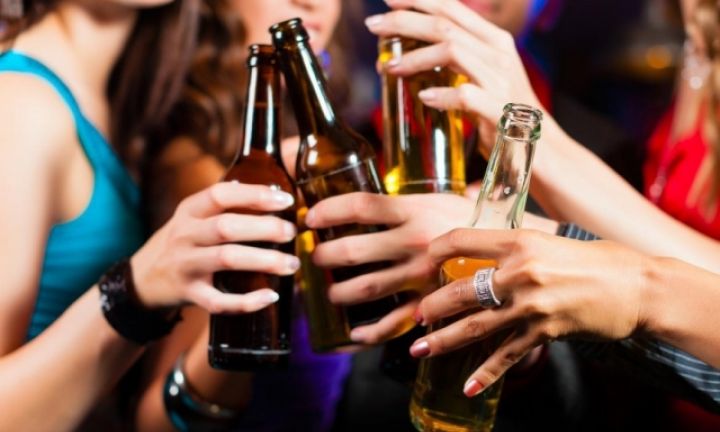Adolescentes são surpreendidos consumindo bebida alcoólica na Feira da Lua