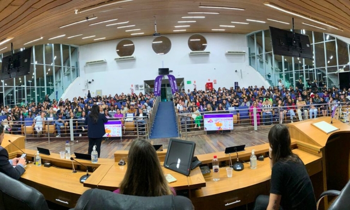 Delegada da DDM realiza ciclo de palestras do Agosto Lilás em Avaré e região