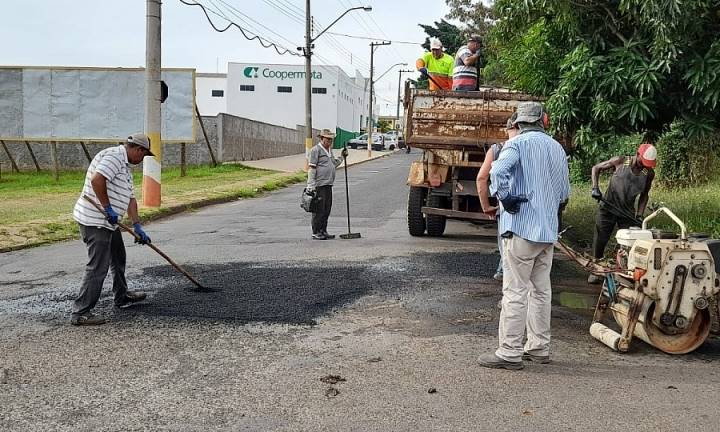 Bairros de Avaré recebem mais uma etapa da operação tapa-buraco