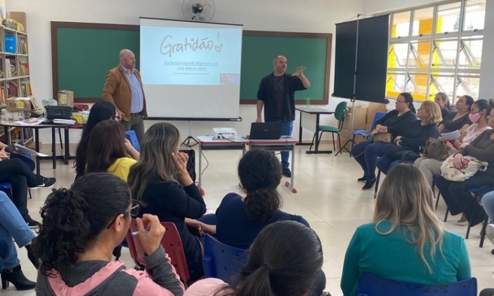 Professores municipais recebem capacitação sobre alfabetização infantil
