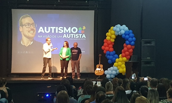 Marcos Petry emociona público com palestra sobre autismo e superação