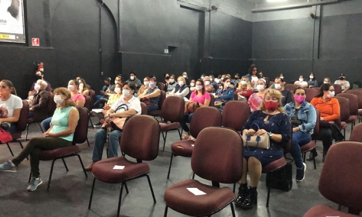 Servidores municipais participam de palestra motivacional