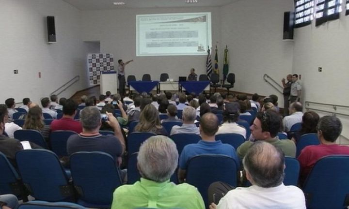 Agricultores se reúnem com policiais após roubos de 11 tratores