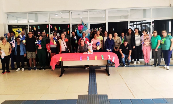 Celebração de Páscoa emociona pacientes no CAPS II com entrega de ovos