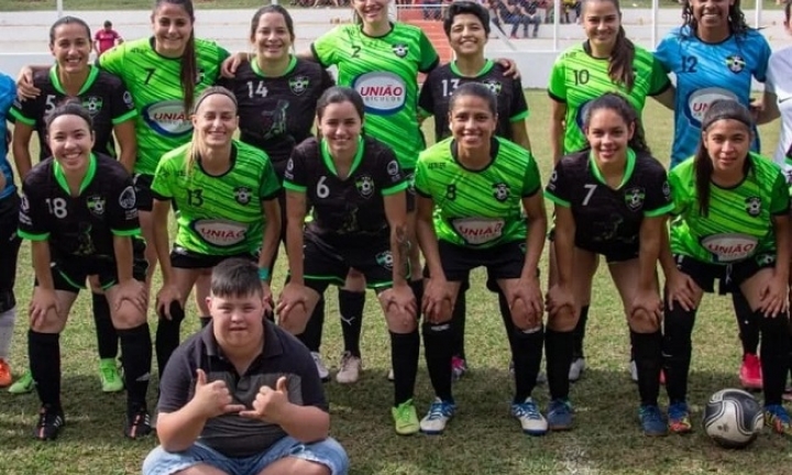 Futebol feminino de Avaré vence de goleada em Coronel Macedo