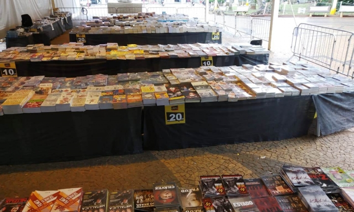 Feira Popular do Livro traz excelentes autores e preços acessíveis