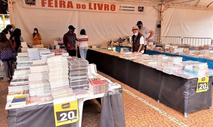 Feira Popular do Livro está de volta ao Largo São João em Avaré