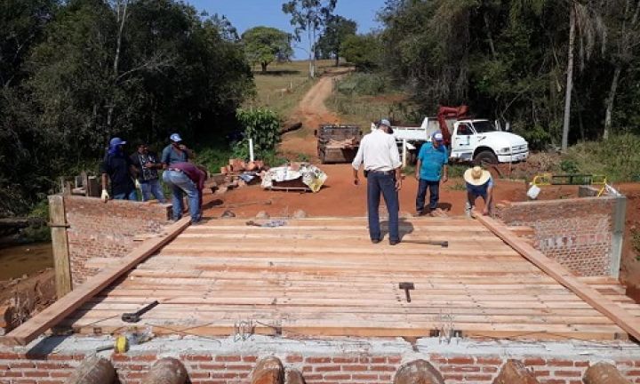 Prefeitura realiza recuperação da Ponte do bairro Três Ranchos