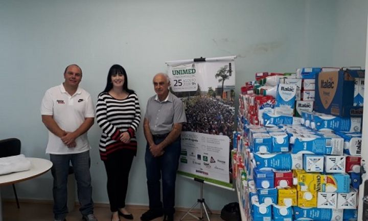 Fundo Social recebe doação de quase 800 litros de leite