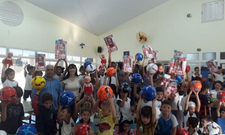 Fundo Social faz doação de brinquedos a escolas municipais