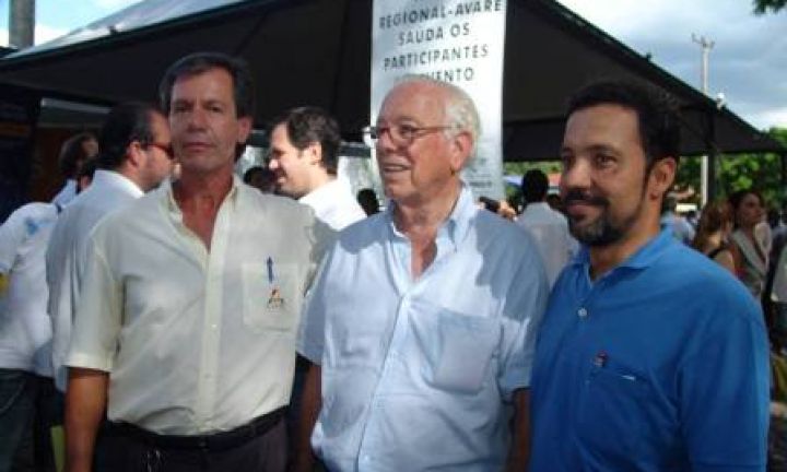 Ex-prefeito Fernando Pimentel recebe alta