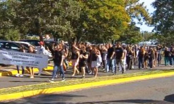 Servidores da Unesp seguem em greve contra atraso no 13º