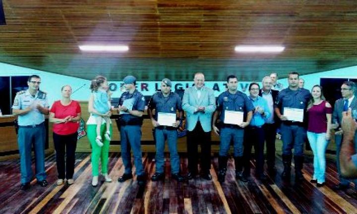 Câmara homenageia PMs destaques de outubro e novembro