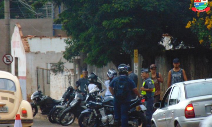 Operação da PM fiscaliza mais de 100 motocicletas em Avaré