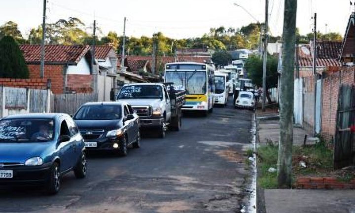 Caminhoneiros recebem apoio da população na região