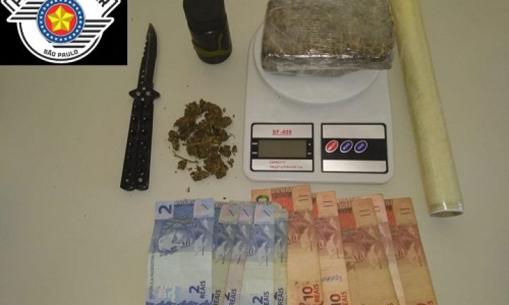 Jovens são presos após a polícia apreender tijolo de maconha em Avaré