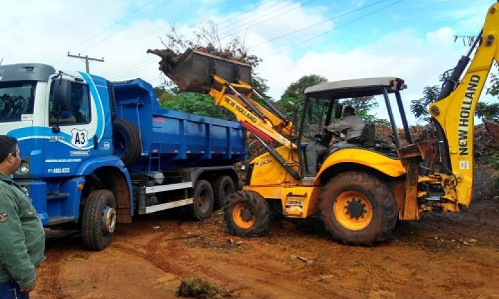 Prefeitura intensifica limpeza em bairros da cidade