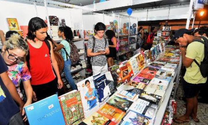 Feira do Livro acontece no Largo São João