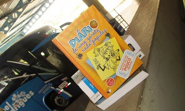 Projeto distribui livros gratuitamente na rodoviária de Avaré