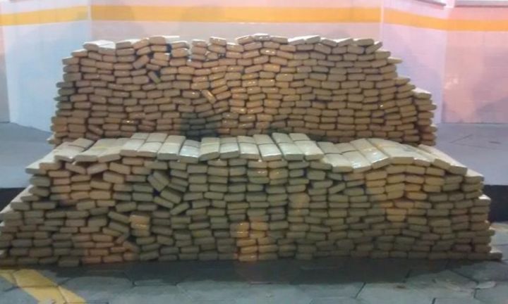 Polícia Rodoviária apreende quase 800 tabletes de maconha