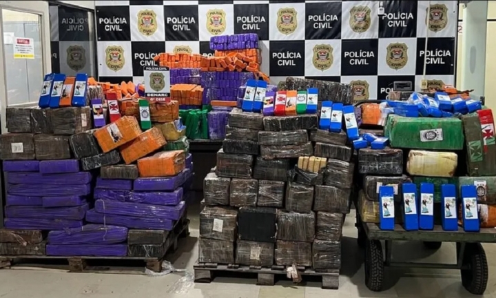 Carga com 2,7 toneladas de maconha é apreendida em posto de gasolina em Piraju