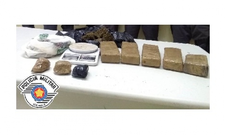 Polícia Militar prende dois homens e apreende quase 4 kg de maconha