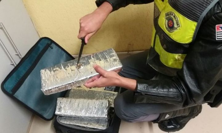 Adolescente é preso com mais de 14 kg de maconha em ônibus na Castello