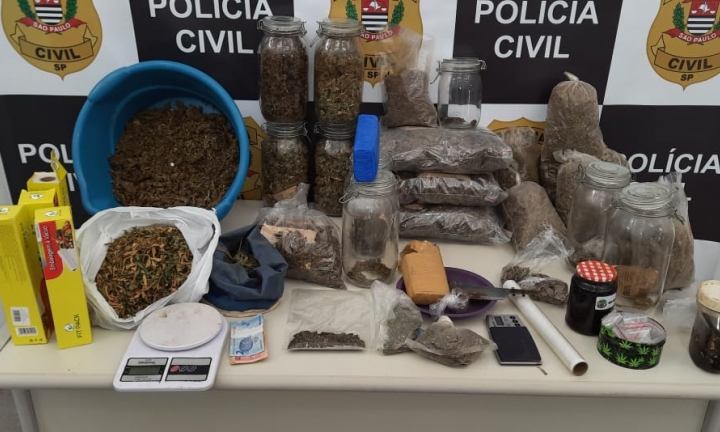 Polícia Civil encontra mais de 10 quilos de drogas em residência 