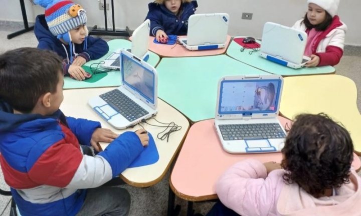 Projetos de informática atenderam 6,6 mil alunos de escolas municipais em 2025